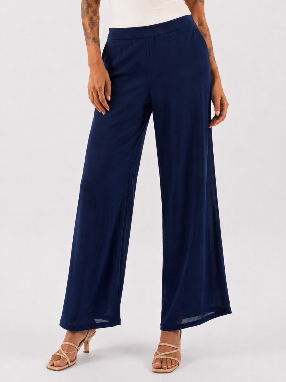Pantalone blu navy a palazzo in tessuto leggero