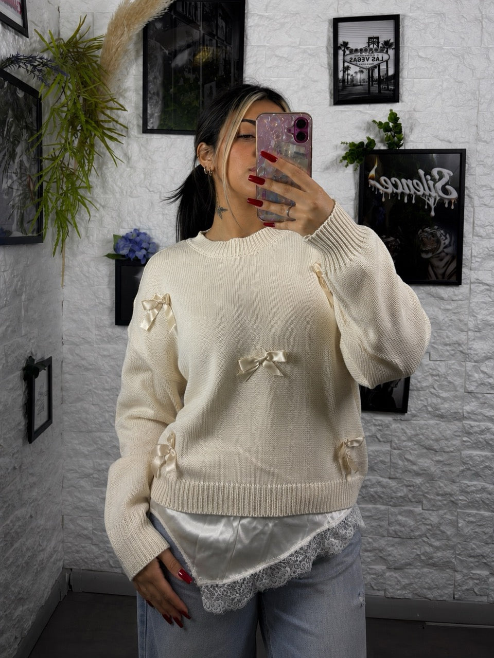 Maglioncino in maglia con fiocchetti in raso applicati