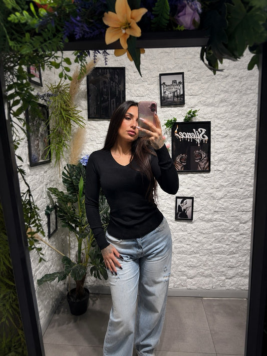 Maglione aderente in maglia elasticizzata con scollo a V