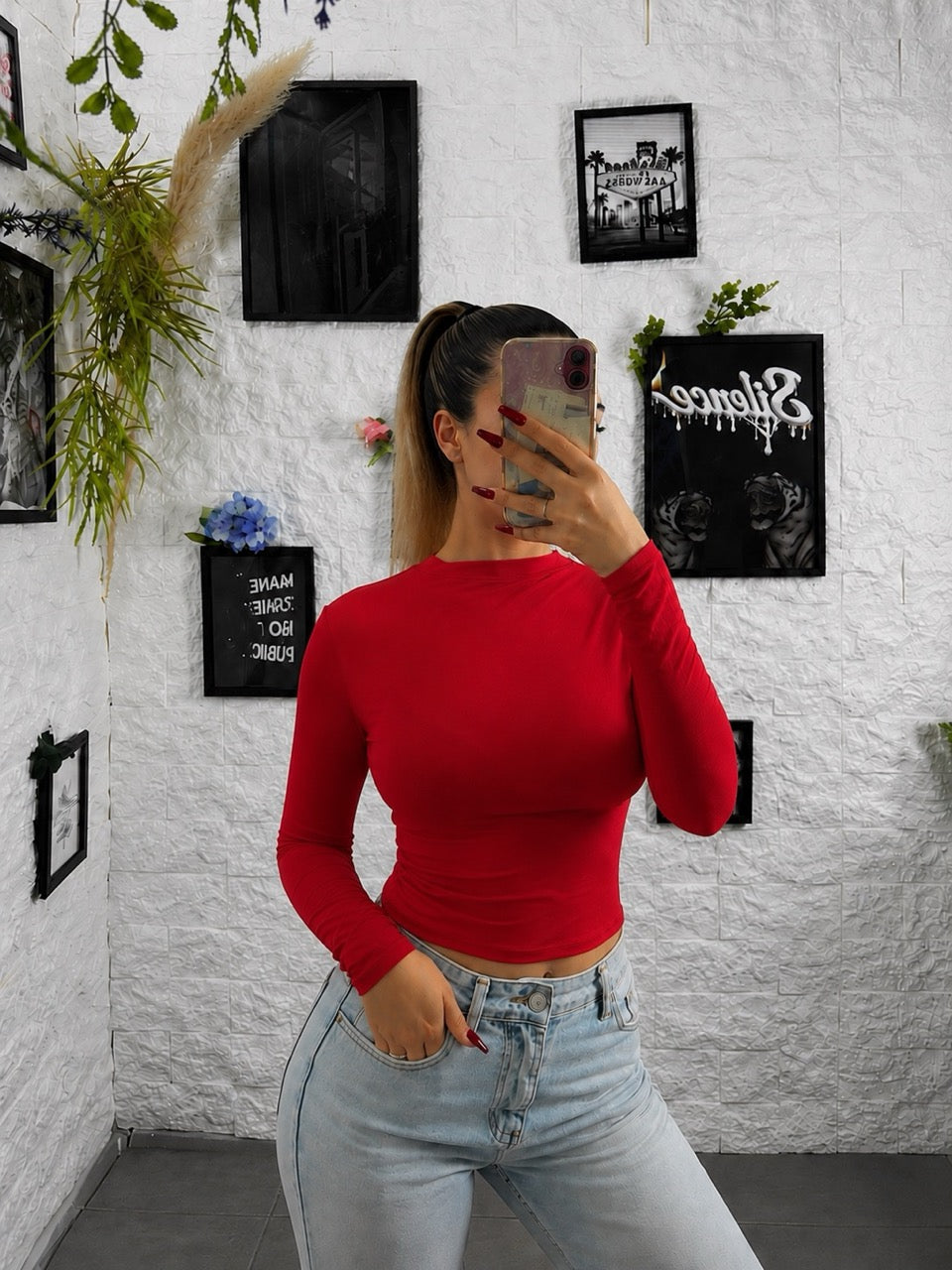 T-shirt tinta unita aderente con mezzo collo e manica a guanto