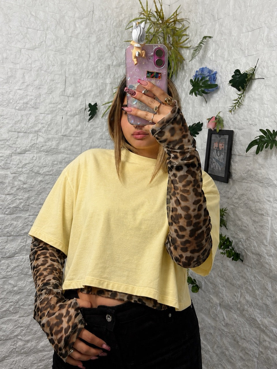 T-shirt crop in cotone con tulle leopardato e maniche lunghe
