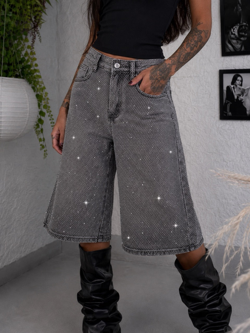 Bermuda jort grigio slavato in denim con brillantini