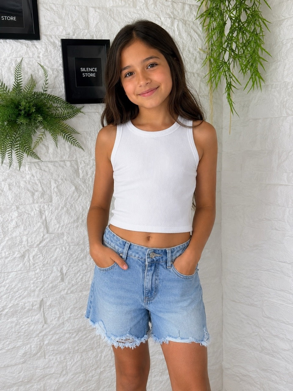 Shorts azzurro chiaro in denim con strass e orlo sfrangiato 4-16 anni