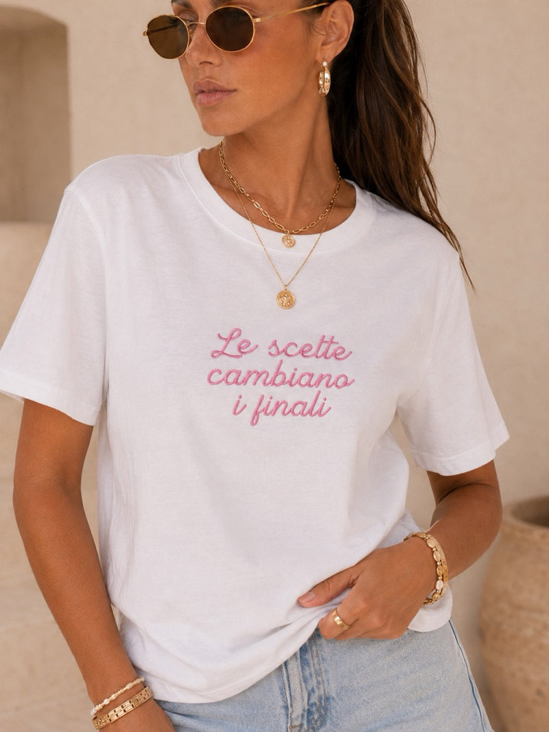 T-shirt bianca con ricamo Le scelte cambiano i finali