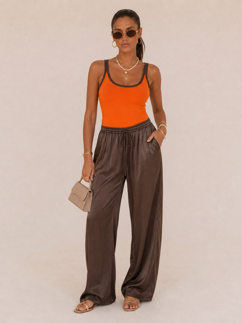 Body a canottiera bicolor in lycra con scollo arrotondato