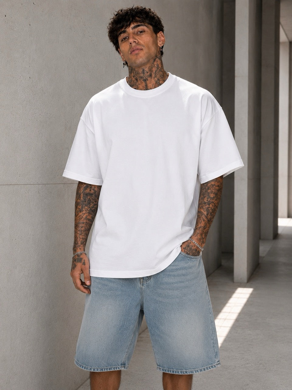 T-shirt bianca oversize con stampa retro MÁS AMOR POR FAVOR