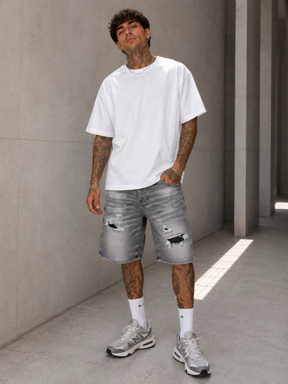 Bermuda grigio chiaro in jeans con strappi e lavaggio slavato