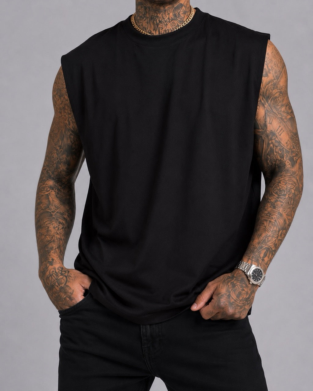 T-shirt smanicata nera in tinta unita
