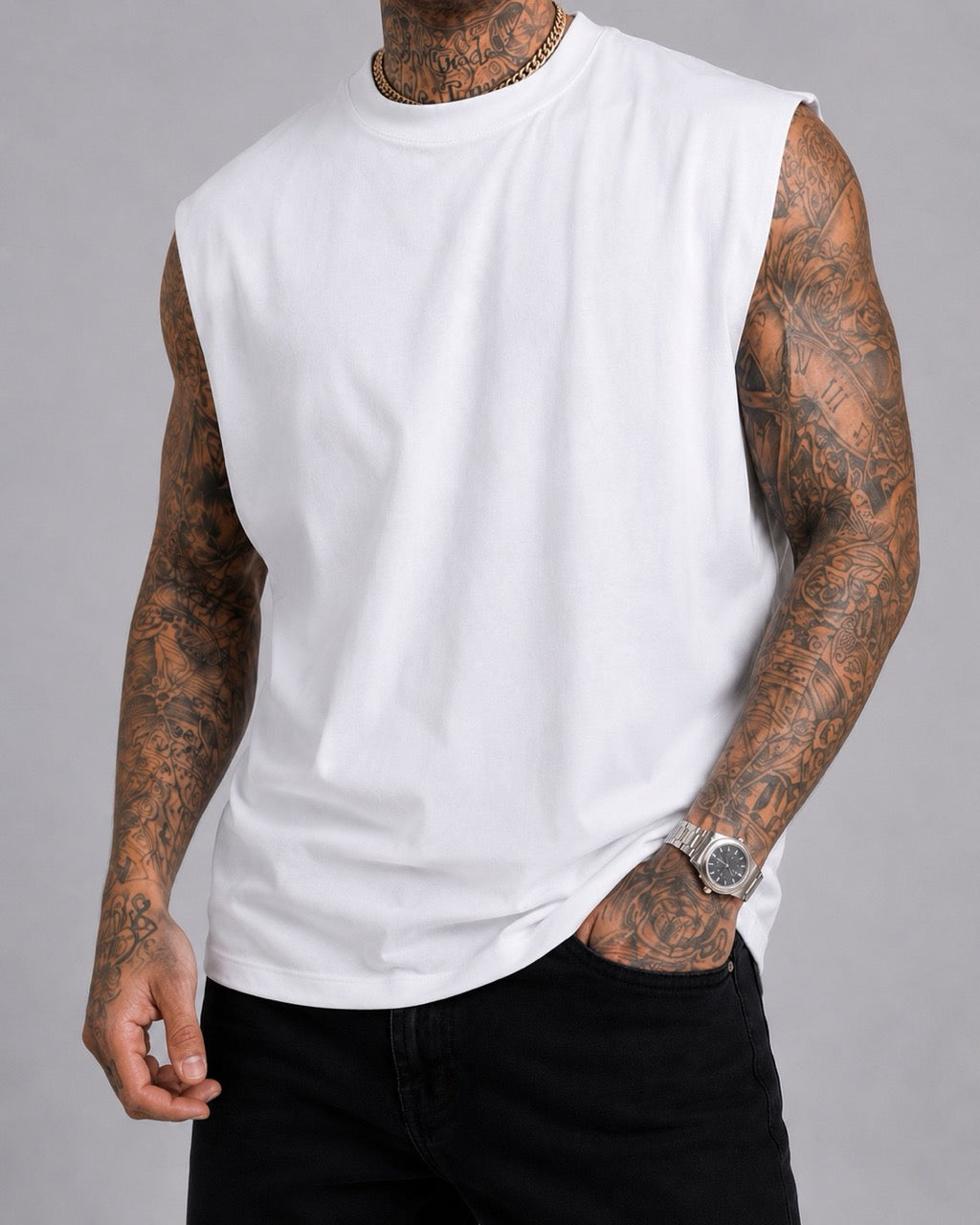 T-shirt smanicata bianca in tinta unita
