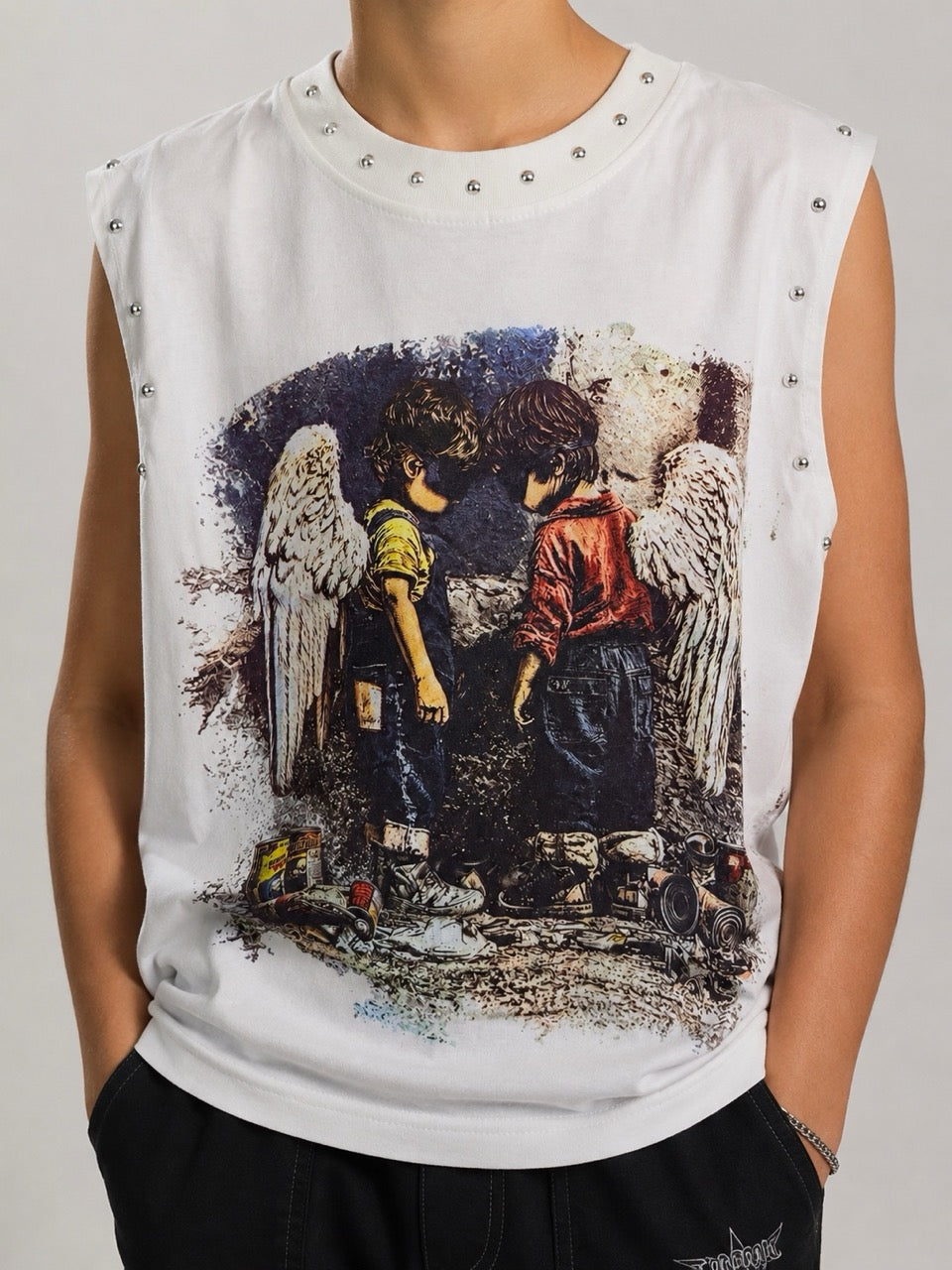 T-shirt smanicata bianca con stampa angeli e borchie 10-16 anni