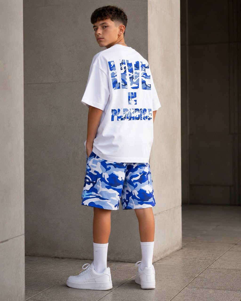 T-shirt bianca con stampa retro blu  LIVE IN PARADISE 10-16 anni