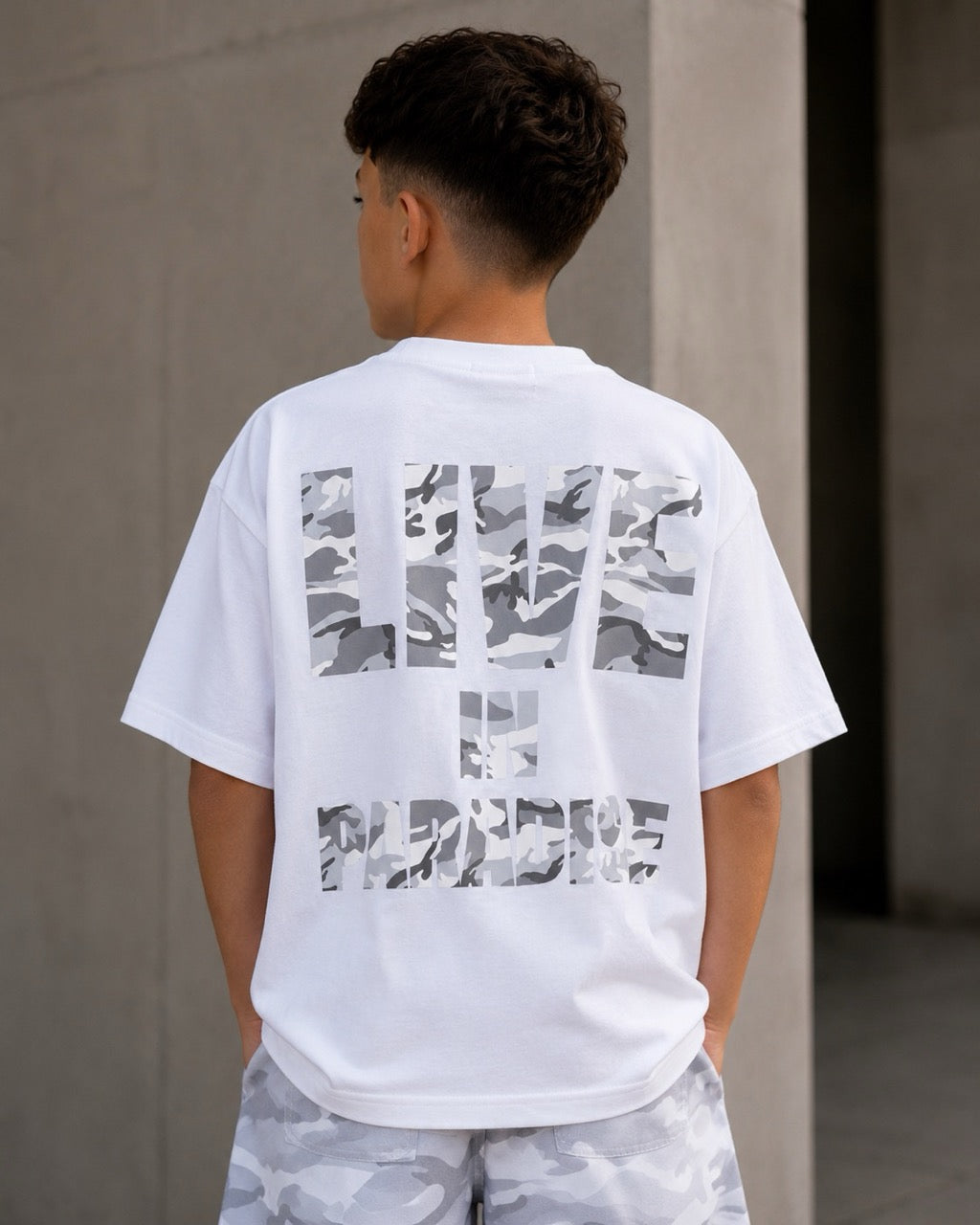 T-shirt bianca con stampa retro grigia LIVE IN PARADISE 10-16 anni