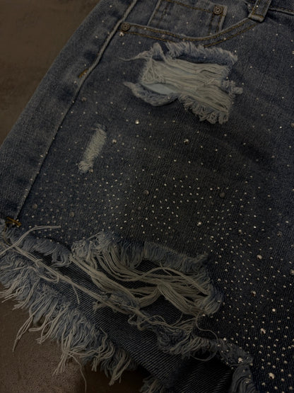 Short in denim blu con brillantini e strappi