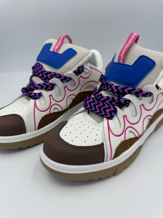 Sneakers multicolore con lacci viola e dettagli a contrasto