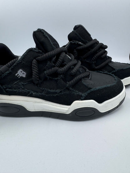 Sneakers nere con big laces e dettagli effetto rovinato