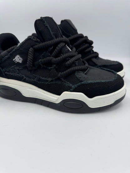 Sneakers nere con big laces e dettagli effetto rovinato