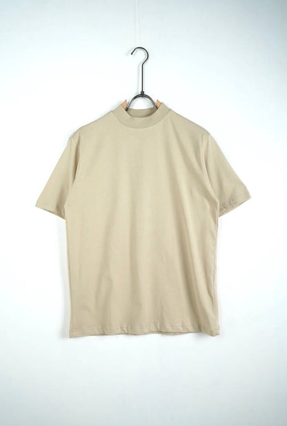 T-shirt beige in tinta unita con mezzo collo alto