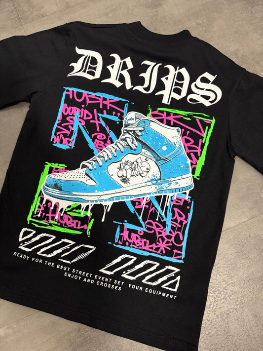 T-shirt nera con stampa sneaker e scritte fluo 10-16 anni