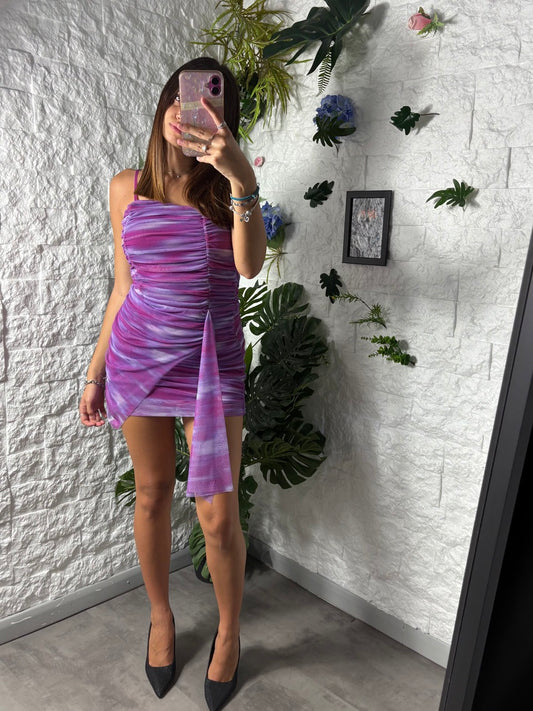 Tubino corto viola drappeggiato in tulle sfumato