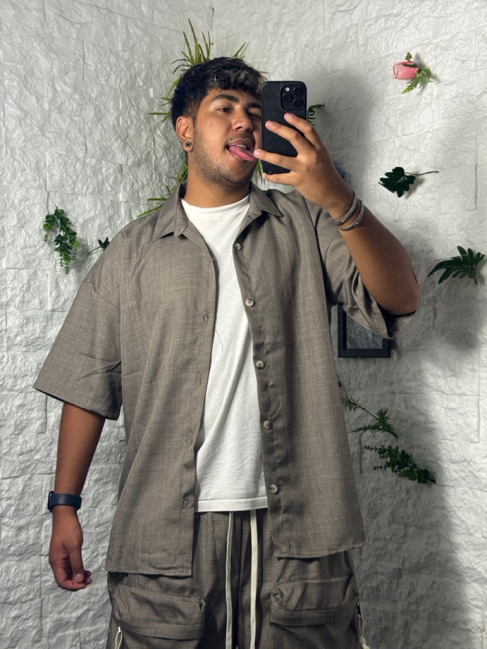 Completo fango con camicia e pantaloncino cargo con tasche frontali