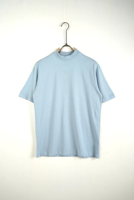 T-shirt celeste in tinta unita con mezzo collo alto