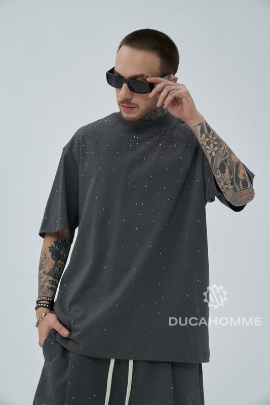T-shirt over a mezzo collo alto grigio piombo con brillantini