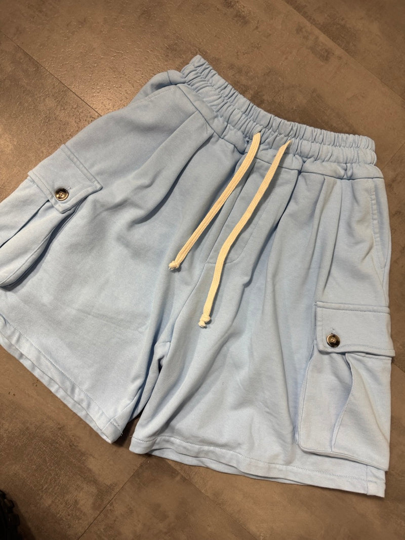 Pantaloncino cargo celeste in cotone con tasche laterali