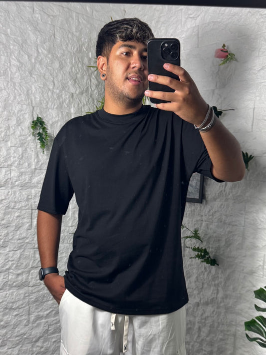T-shirt nera a mezzo collo alto con stampa orso e scritta "Money"