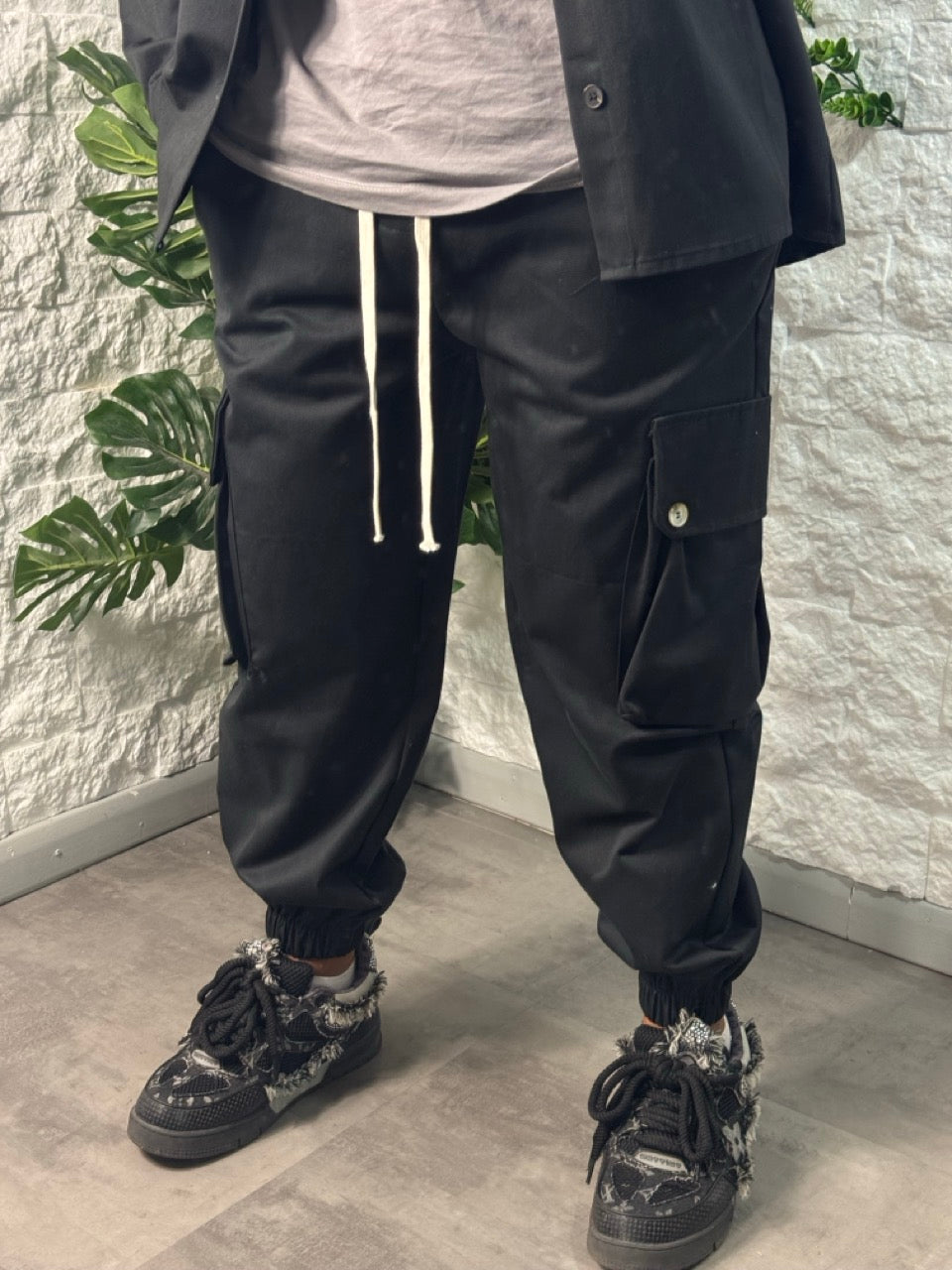 Completo nero con camicia e pantalone cargo - OVERSIZE