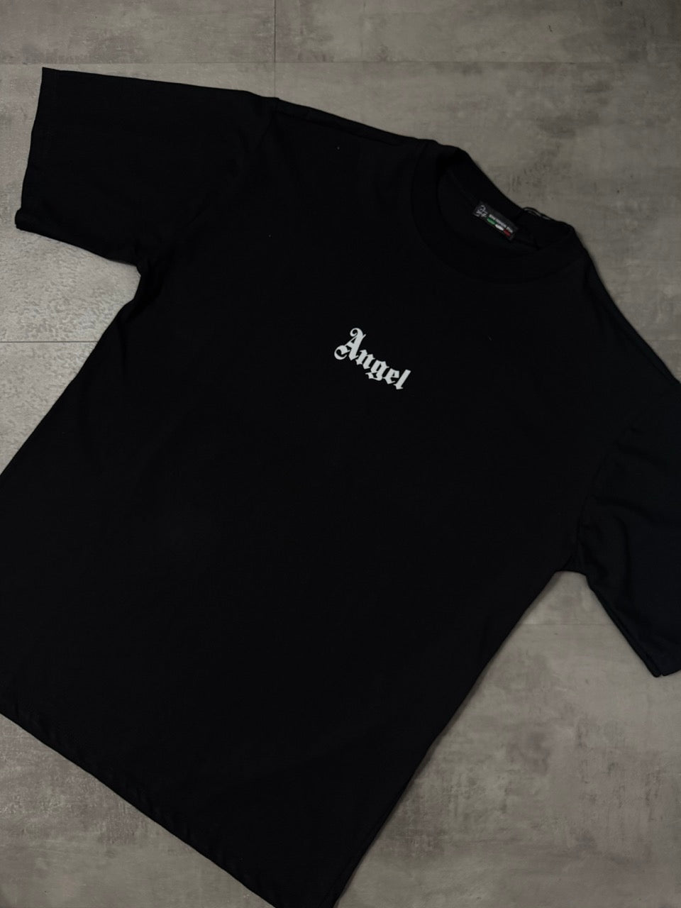 T-shirt nera con stampa di ali e scritta "ANGEL"  OVERSIZE