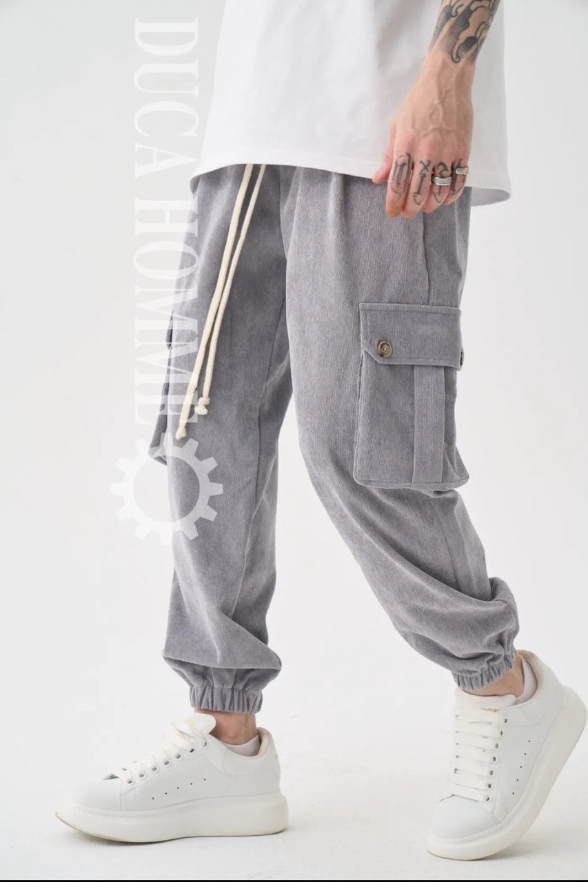 Pantalone cargo grigio a millerighe in tessuto leggero