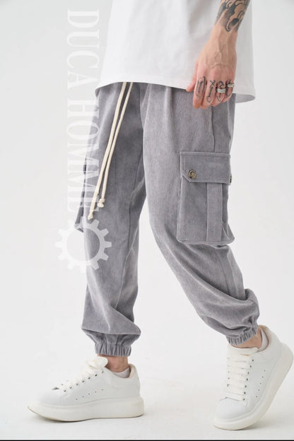 Pantalone cargo grigio a millerighe in tessuto leggero