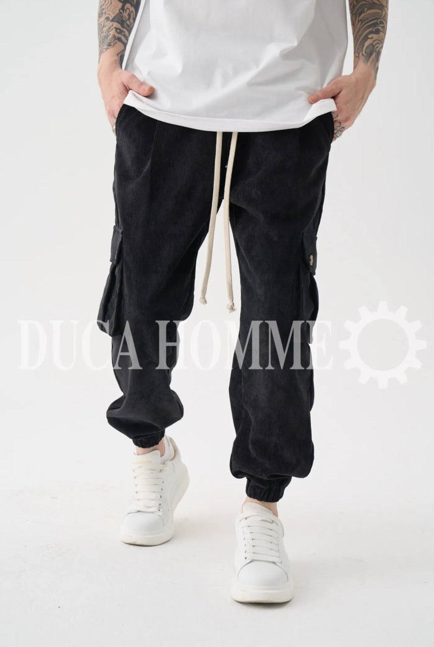 Pantalone cargo nero a millerighe in tessuto leggero