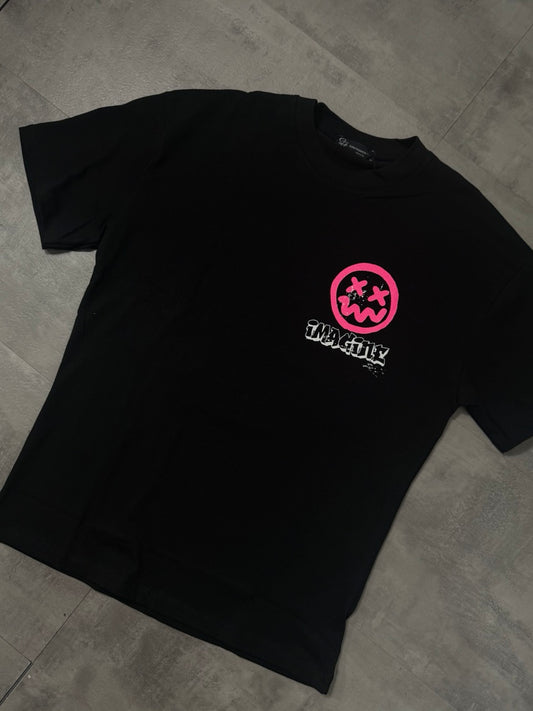 T-shirt nera con mezzo collo alto e stampa con smile fucsia