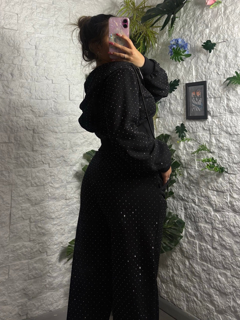 Completo con felpa crop e pantalone palazzo brillantinato