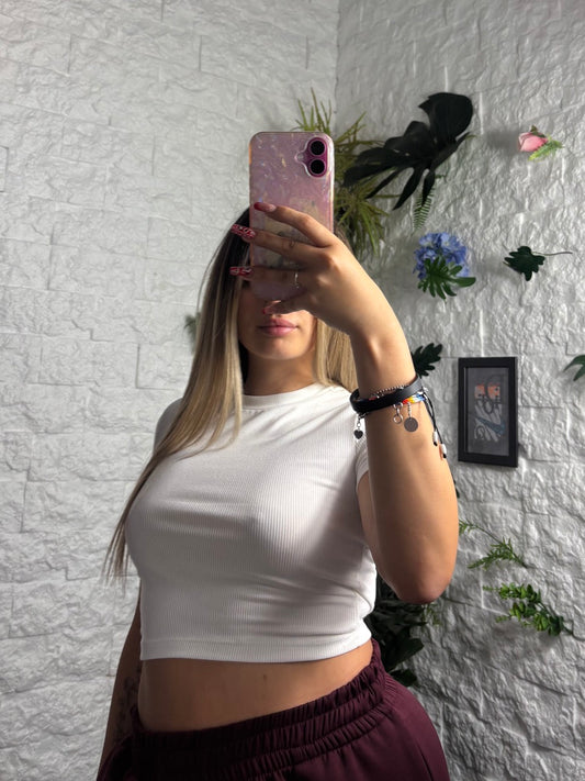 T-shirt crop-top a costine in tinta unita