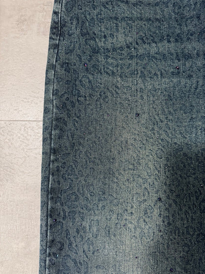 Jeans wide leg baggy con stampa maculata e brillantini blu