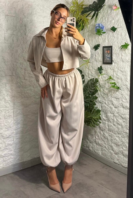 Completo 3 pezzi con top camicia cropped e pantaloni balloon