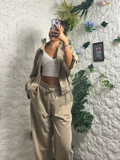Completo in simil raso con camicia e pantaloni balloon