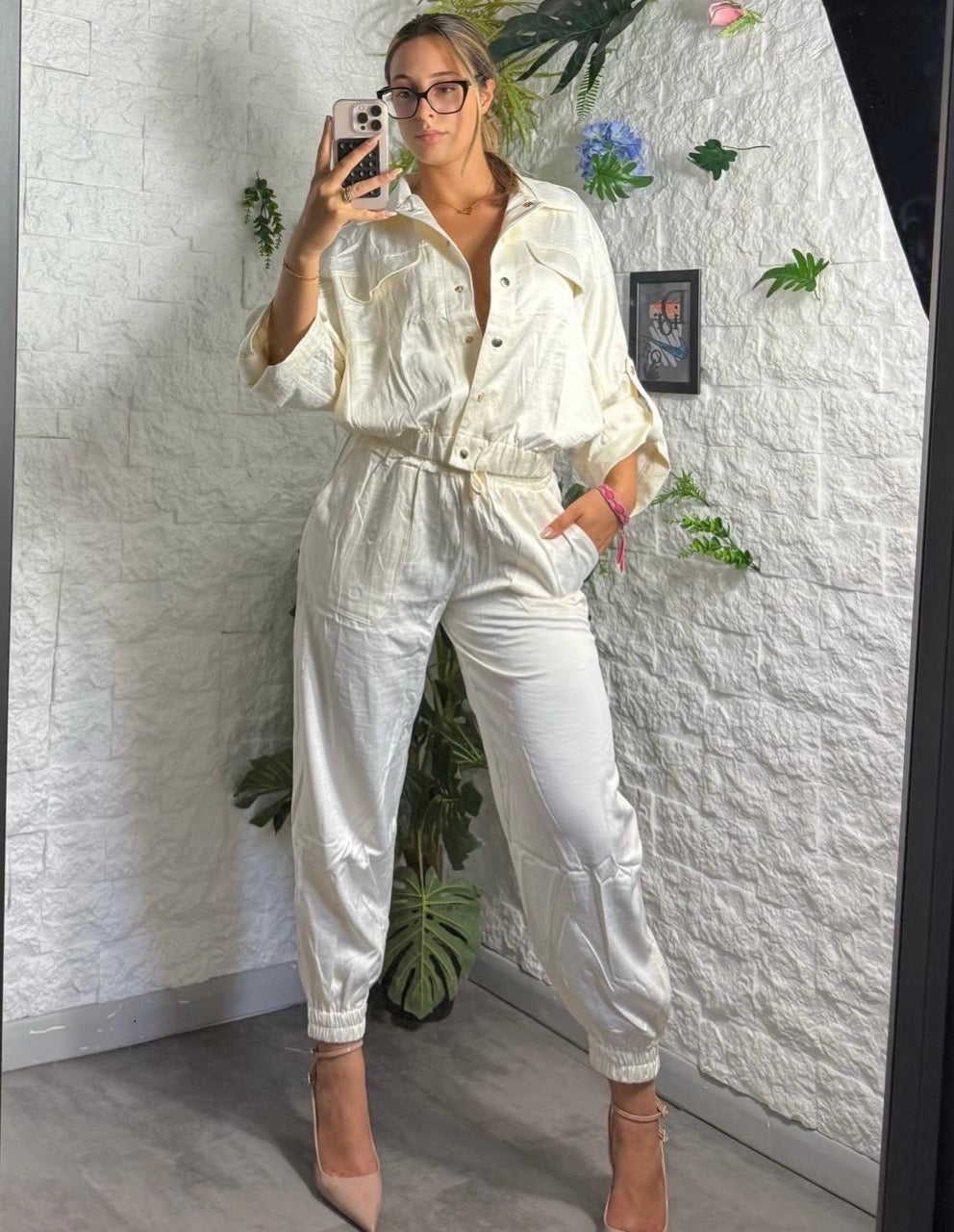 Completo in simil raso con camicia e pantaloni balloon