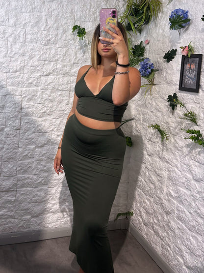 Coordinato canottiera con coppette pre/inserite elasticizzato e gonna a tubino