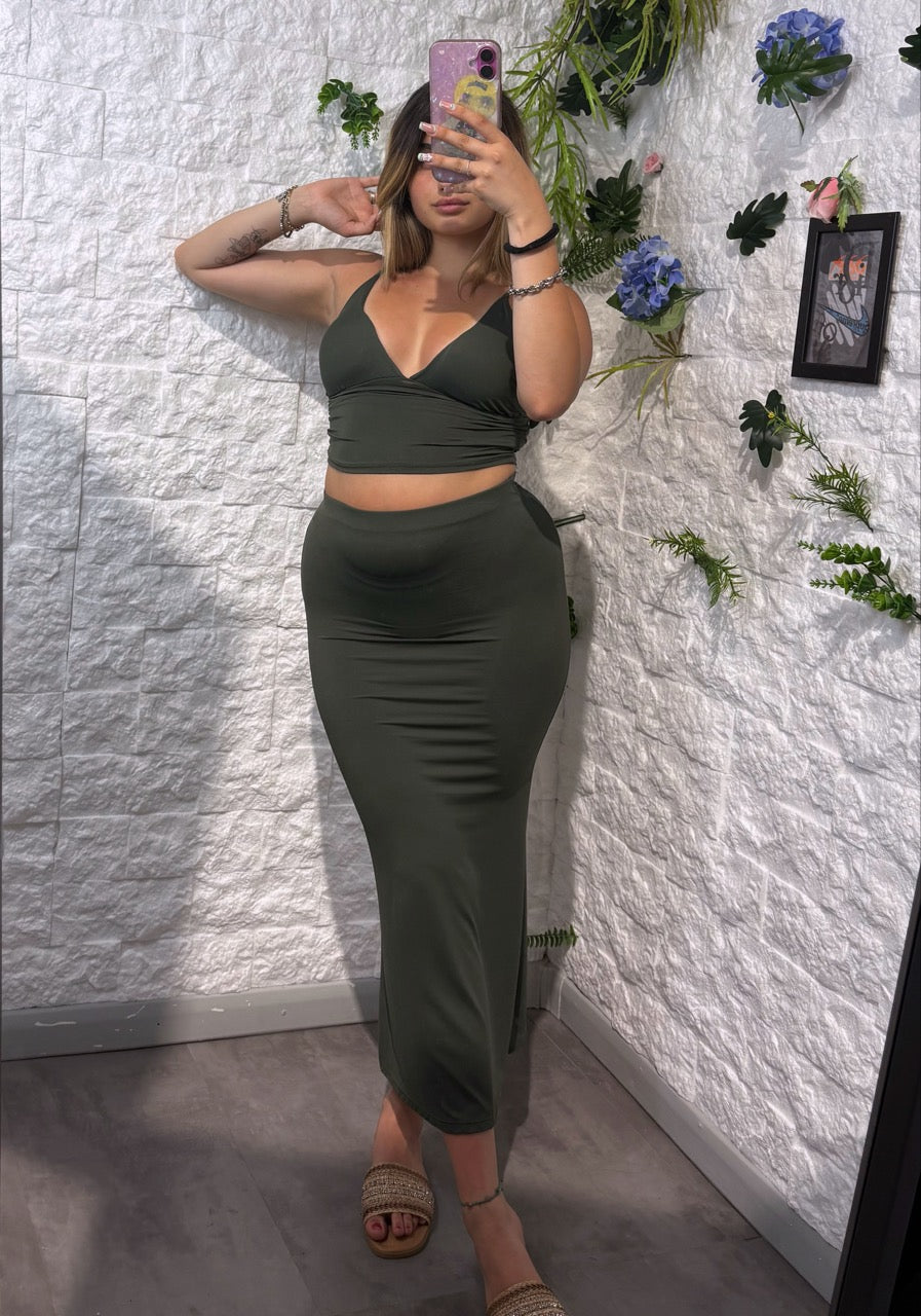 Coordinato canottiera con coppette pre/inserite elasticizzato e gonna a tubino