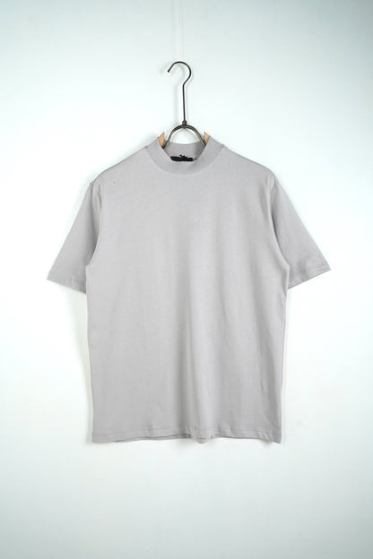 T-shirt grigio ghiaccio con mezzo collo alto