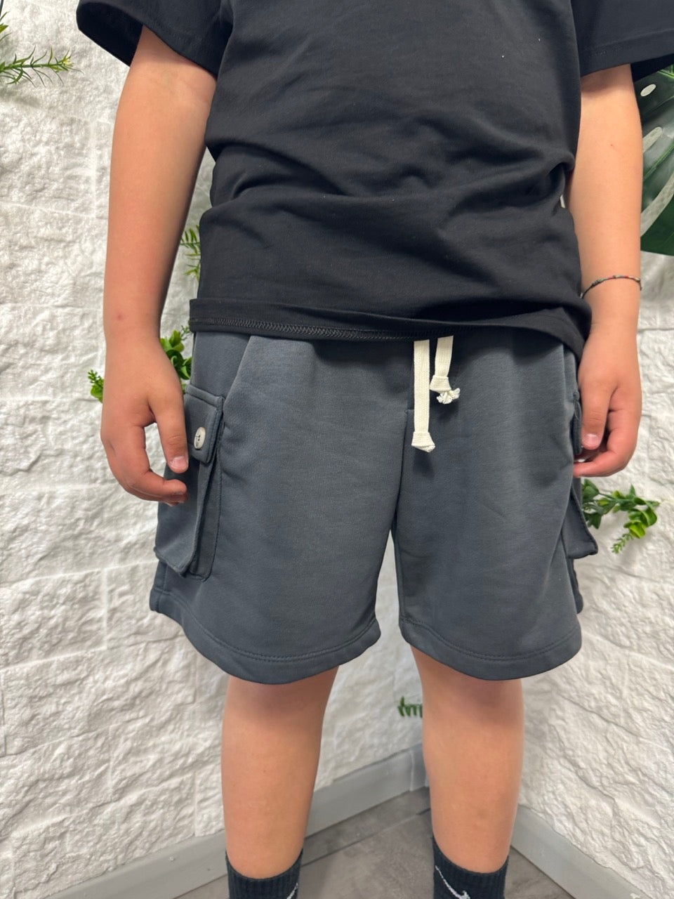 Pantaloncino cargo grigio piombo in cotone con tasche laterali 10-16 anni