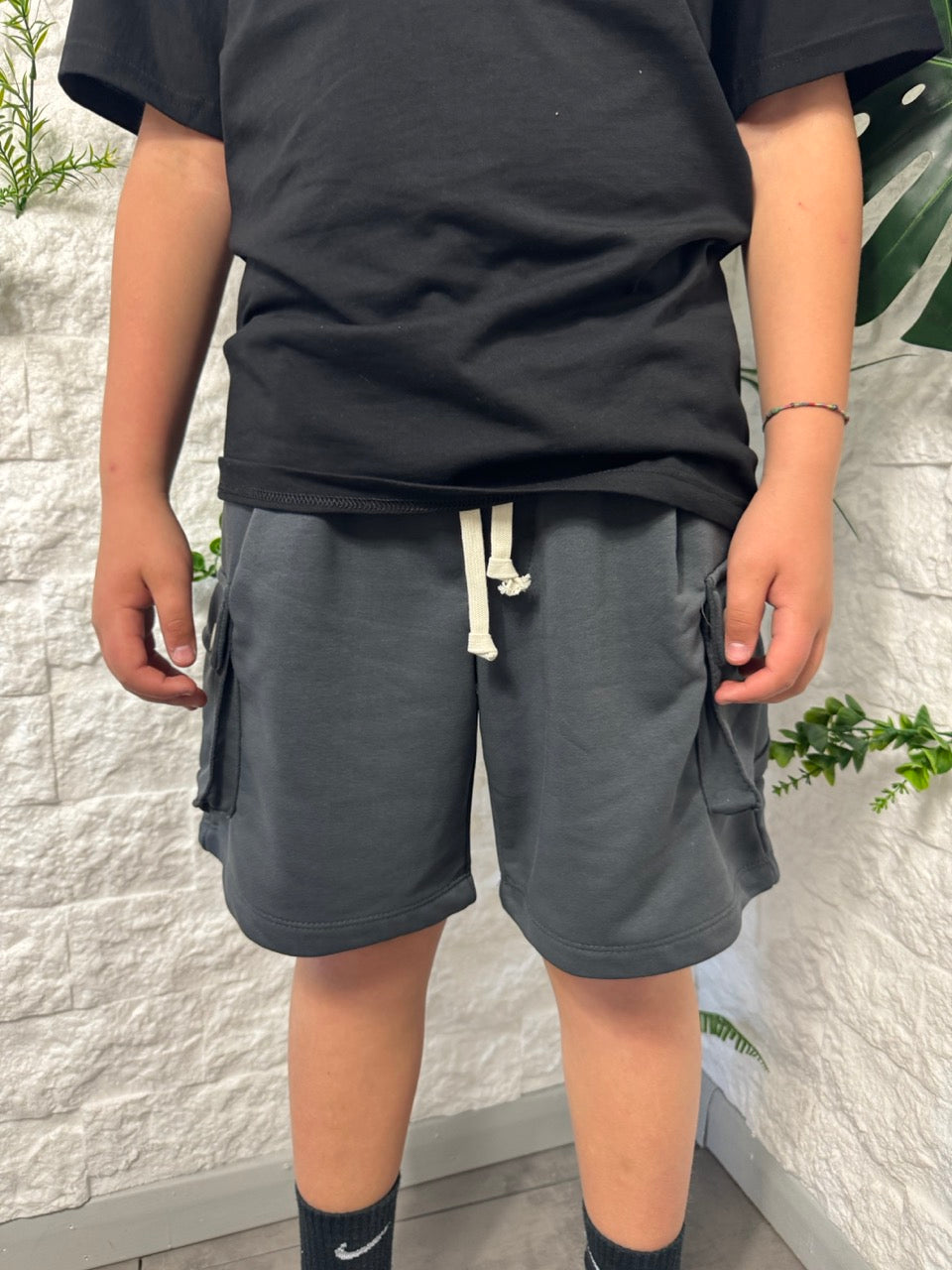 Pantaloncino cargo grigio piombo in cotone con tasche laterali 10-16 anni