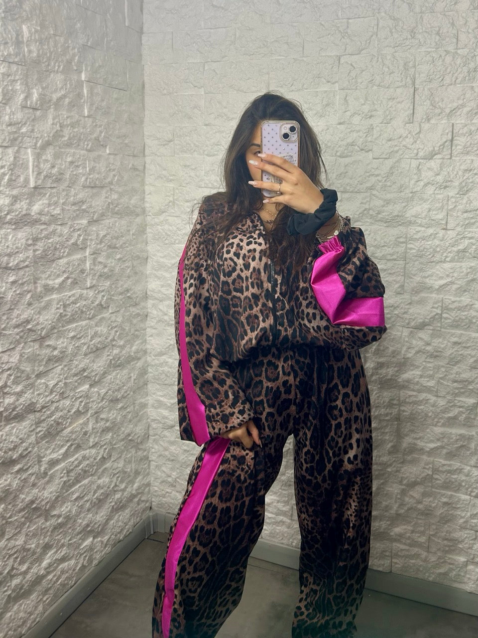 Completo maculato in simil raso con bande laterali fucsia - OVERSIZE