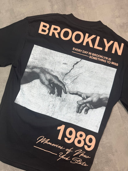 T-shirt nera con stampa "BROOKLYN 1989" e grafica mani - OVERSIZE 10-16 anni