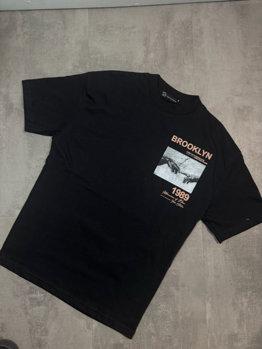 T-shirt nera con stampa "BROOKLYN 1989" e grafica mani - OVERSIZE 10-16 anni