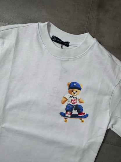 T-shirt bianca con stampa orso su skateboard multicolor - OVERSIZE 10-16 anni