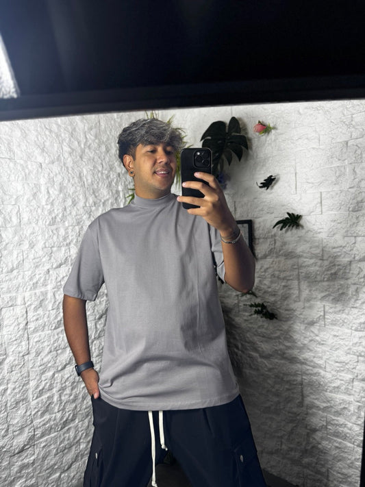 T-shirt grigio campus in tinta unita con mezzo collo alto